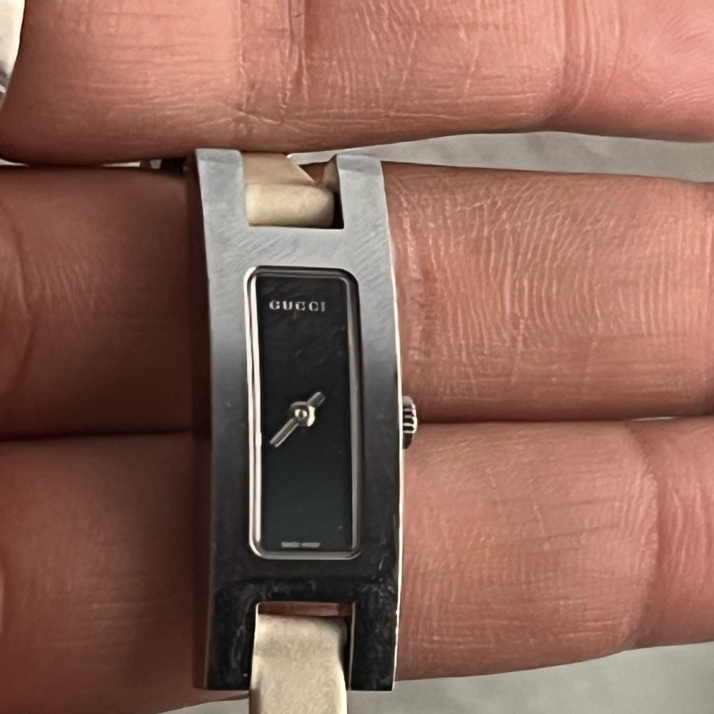SALE Gucci 1600 Series watch - Picture 7 of 9